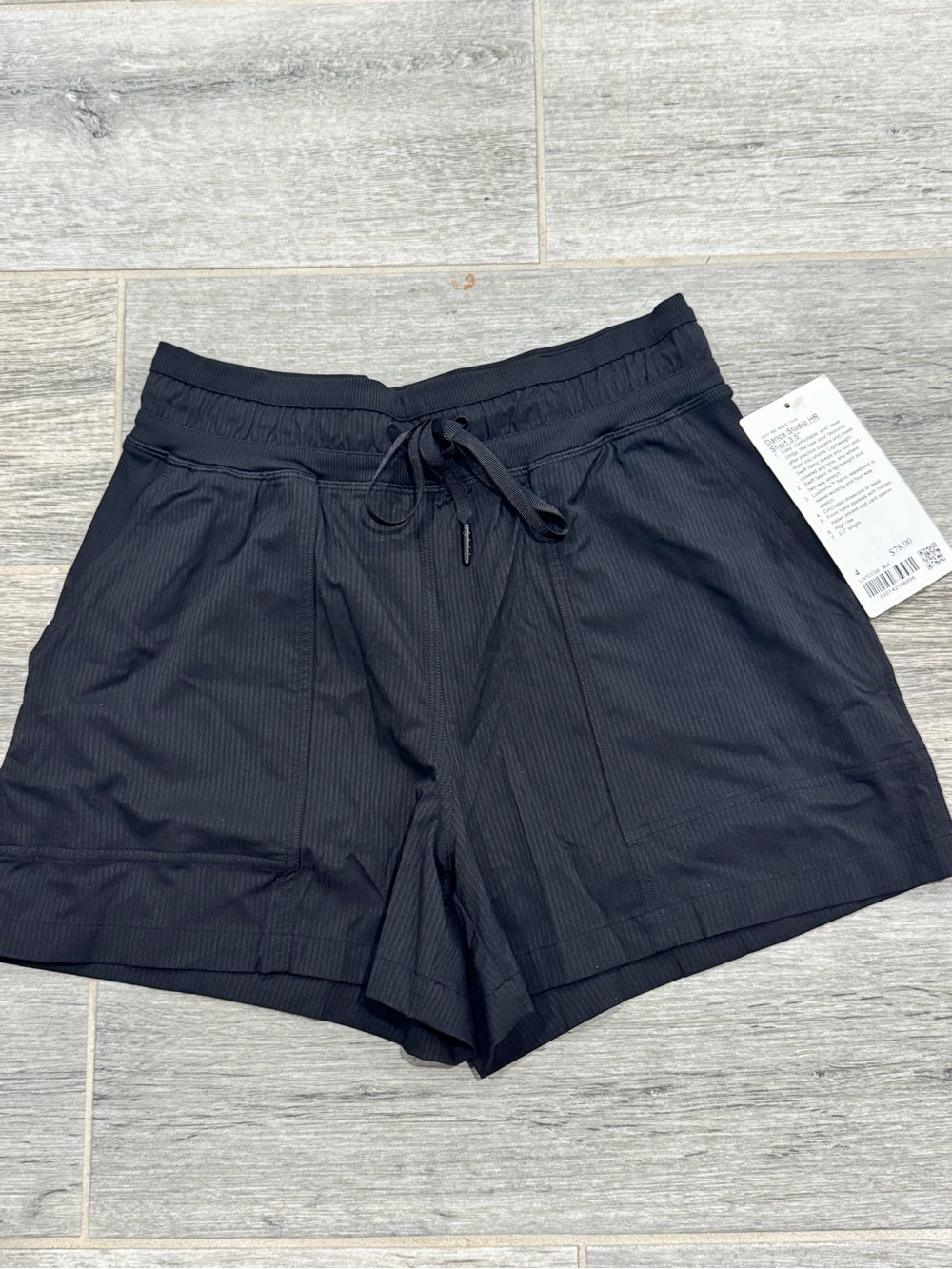 New Lululemon Dance Studio High-Rise Shorts 3.5" BLACK  Size 4 NWT